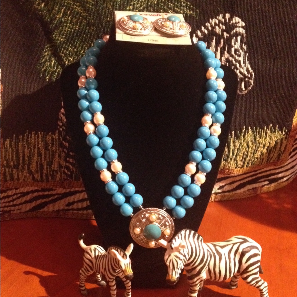 Marvella TurquoiseSilverWhite Neck Earring Set 38$